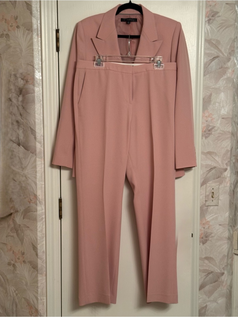 Anne Klein Dusty Rose Women's Blazer & Trousers Pantsuit - Picture 3 of 9